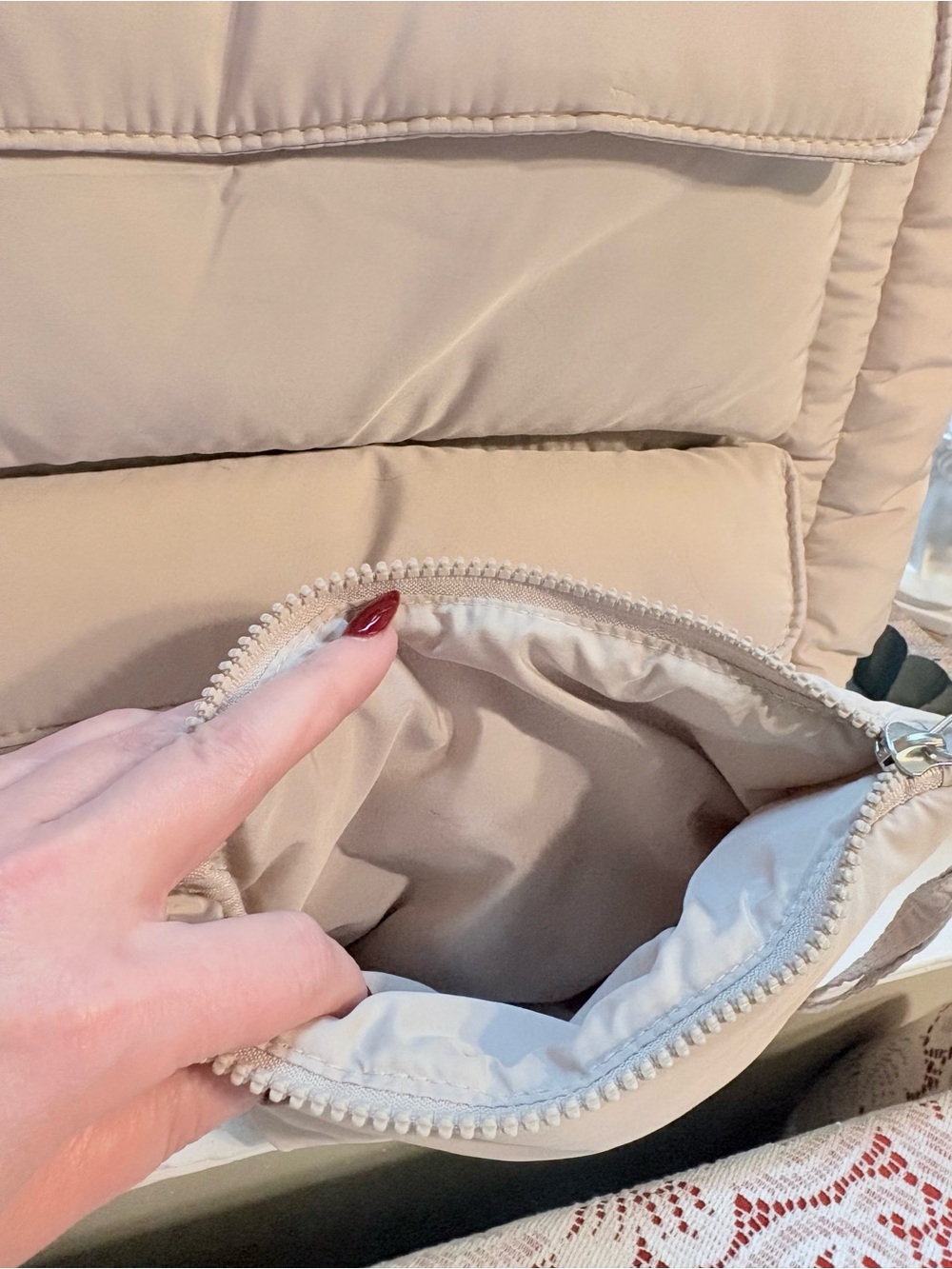 WILO Quilted Puffer Tote Bag in Light Beige with Matching Pouch - Picture 3 of 6